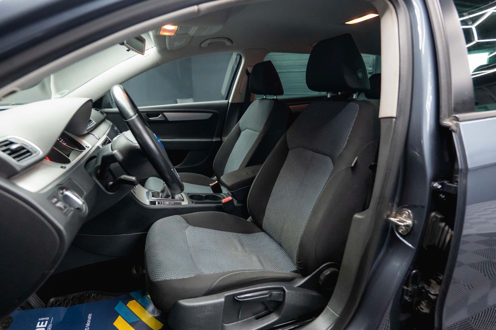 Fahrzeugabbildung Volkswagen Passat Variant 1.6 TDI Trendline BlueMotion TÜV