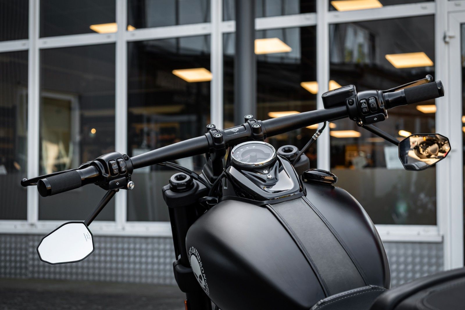 Fahrzeugabbildung Harley-Davidson FXFBS FAT BOB 114 CUI SOFTAIL - Penzl - Avon