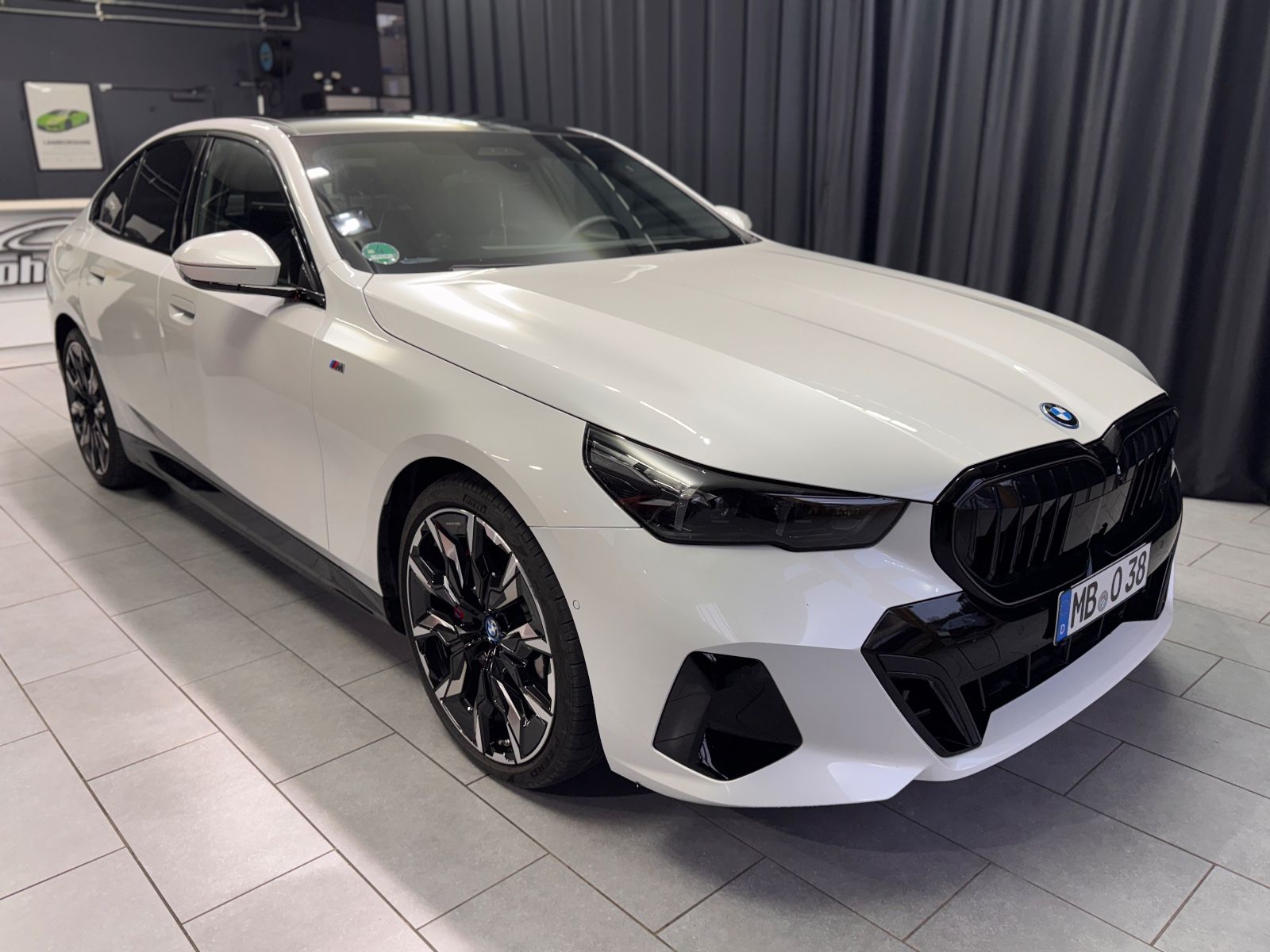 Fahrzeugabbildung BMW 550e Lim. xDrive M SPORT|CARBON|PANO|21 ZOLL|