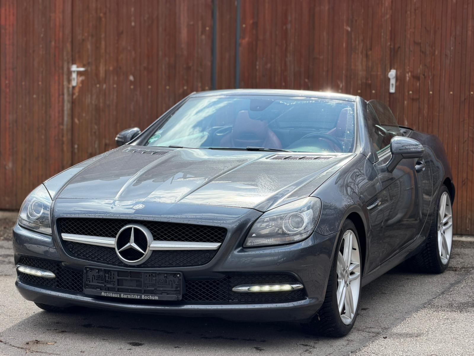 Mercedes-Benz SLK 200 CGI Roadster BlueEfficiency/Navi/Leder