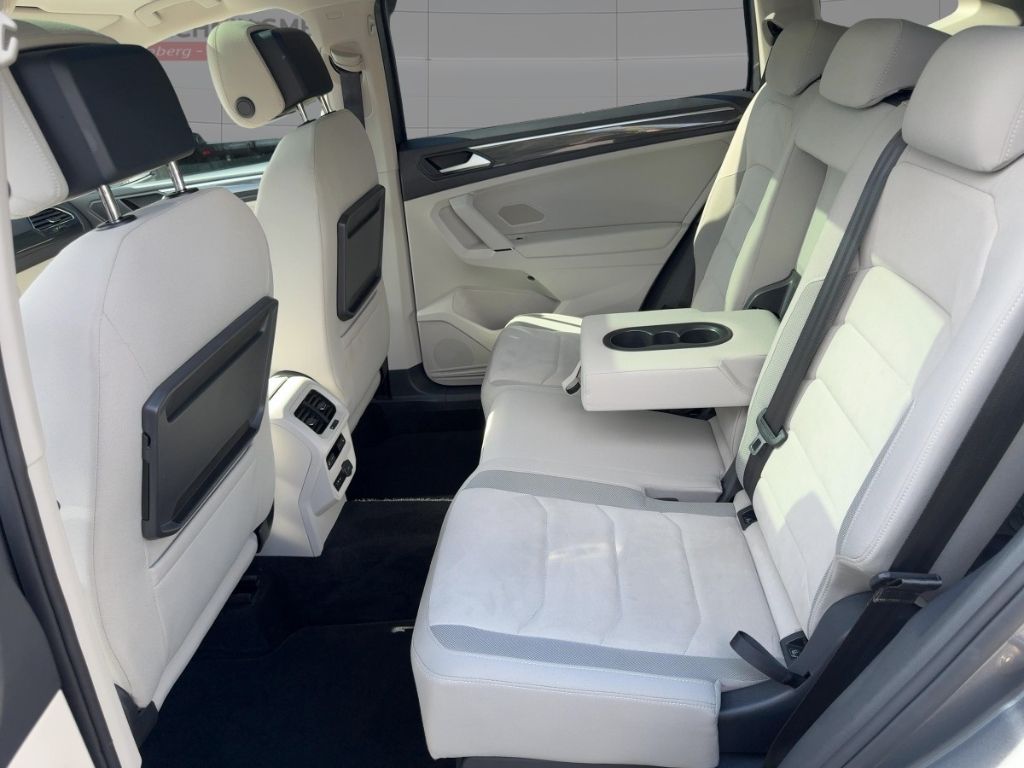 Fahrzeugabbildung Volkswagen Tiguan Allspace Highline 4Motion AHK Schwenkbar