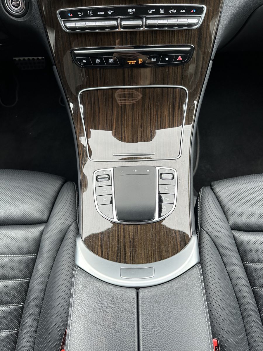 Fahrzeugabbildung Mercedes-Benz GLC 300e 4MATIC AMG Line NAV+HUD+LED+ACC+19ZO+PP
