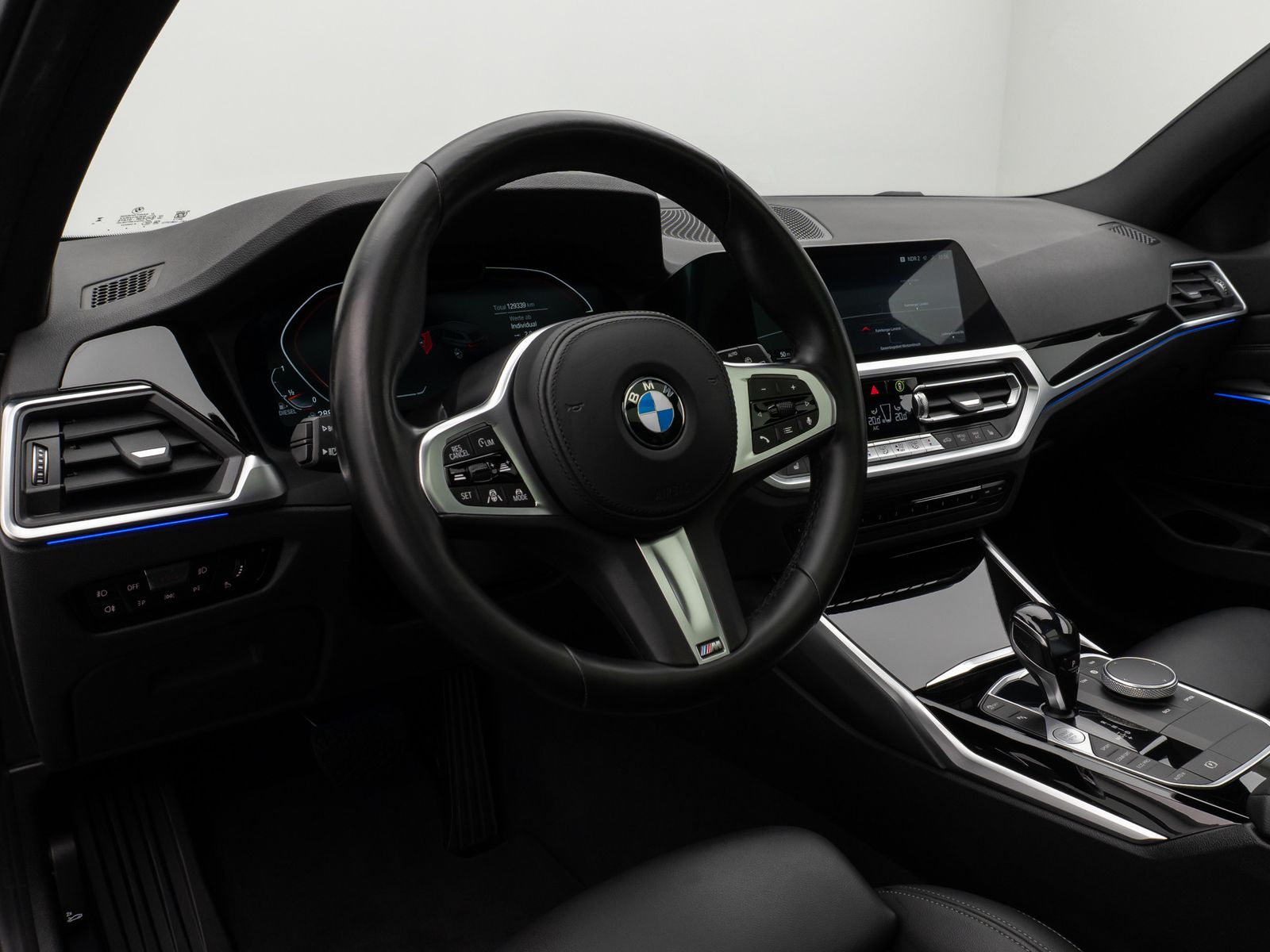 Fahrzeugabbildung BMW 320d xD Sport Line Panorama Laser Kamera HUD DAB