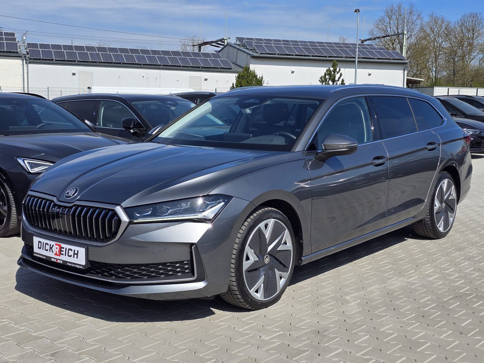 Fahrzeugabbildung SKODA Superb 2.0 TDI 4x4 Selection MATRIX*AHK*PANO*19"