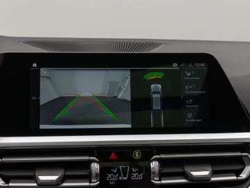 Fahrzeugabbildung BMW 330e xDr Tour Sport Line ACC HUD Pano HiFi Laser