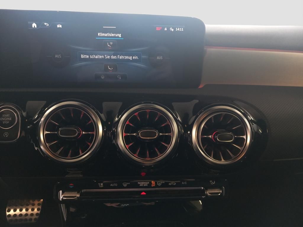 Fahrzeugabbildung Mercedes-Benz A 200 Kompaktlimousine AMG Line*Night Paket*LED