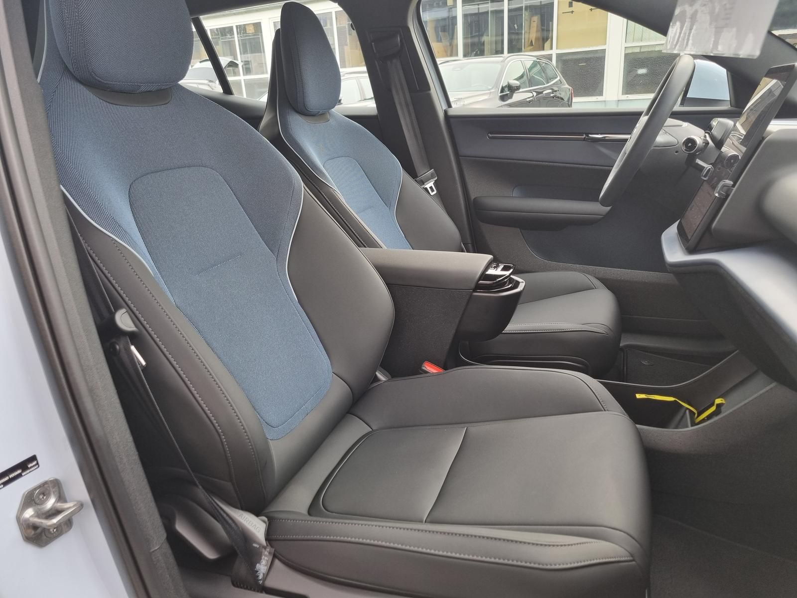 Fahrzeugabbildung Volvo EX30 Single Core 'Sitzheizung, Lenkradheizung'