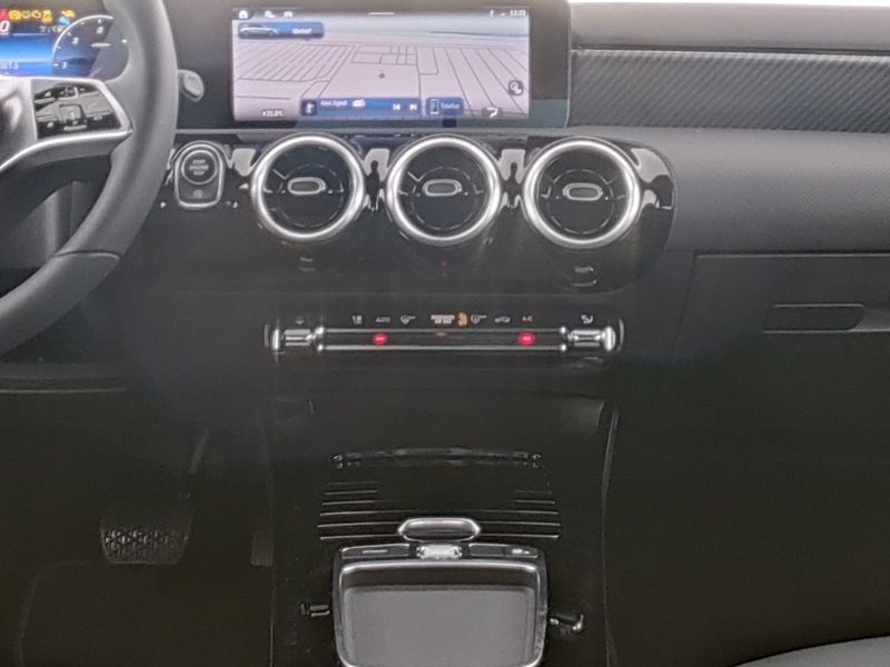 Fahrzeugabbildung Mercedes-Benz A 180 d Progressive Advanced*Kamera*CarPlay*LED*