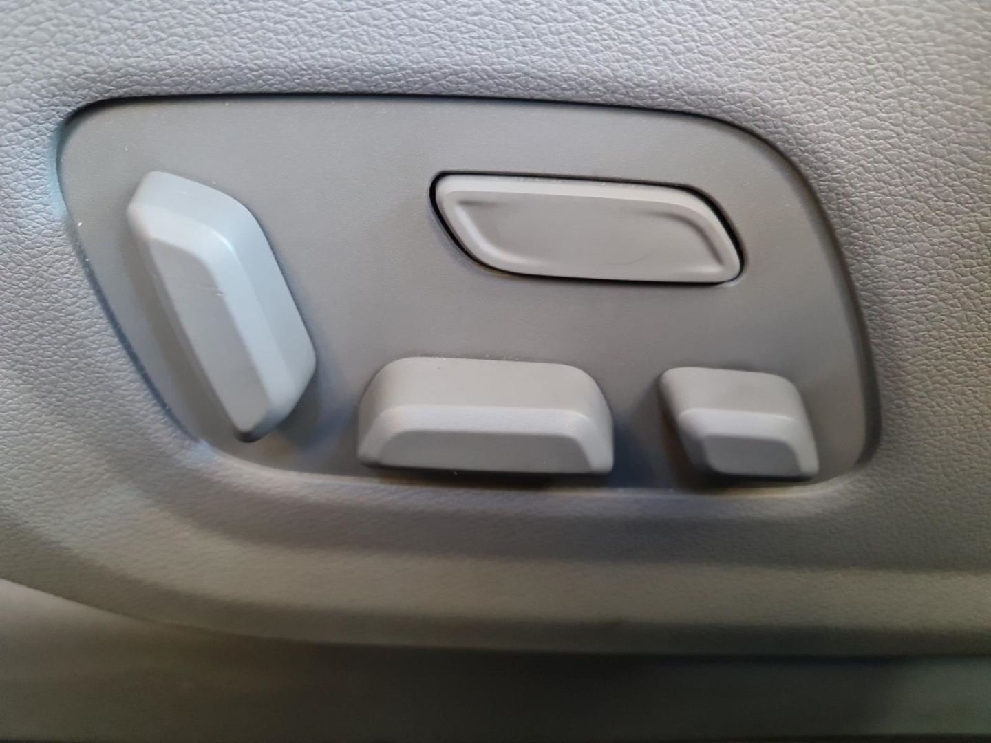 Fahrzeugabbildung Hyundai STARIA Signature 2.2 CRDi 7-Sitzer BOSE+AHK+360°