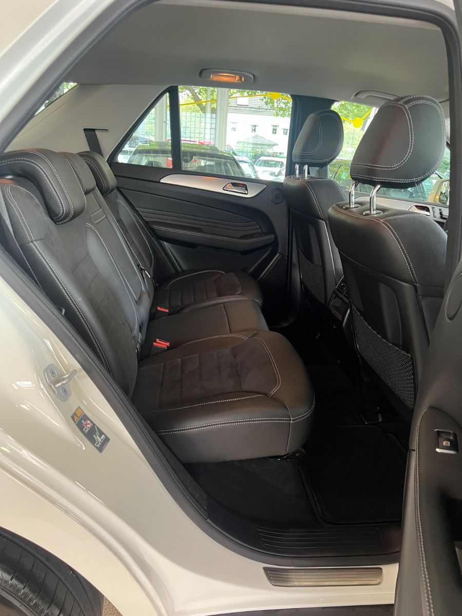 Fahrzeugabbildung Mercedes-Benz ML 350 d BlueTec 4Matic * 1.HAND * GEPFLEGT *