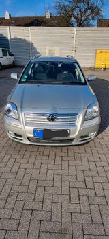 Toyota Avensis 1.8 Kombi - Toyota Avensis Gebrauchtwagen in Hamburg
