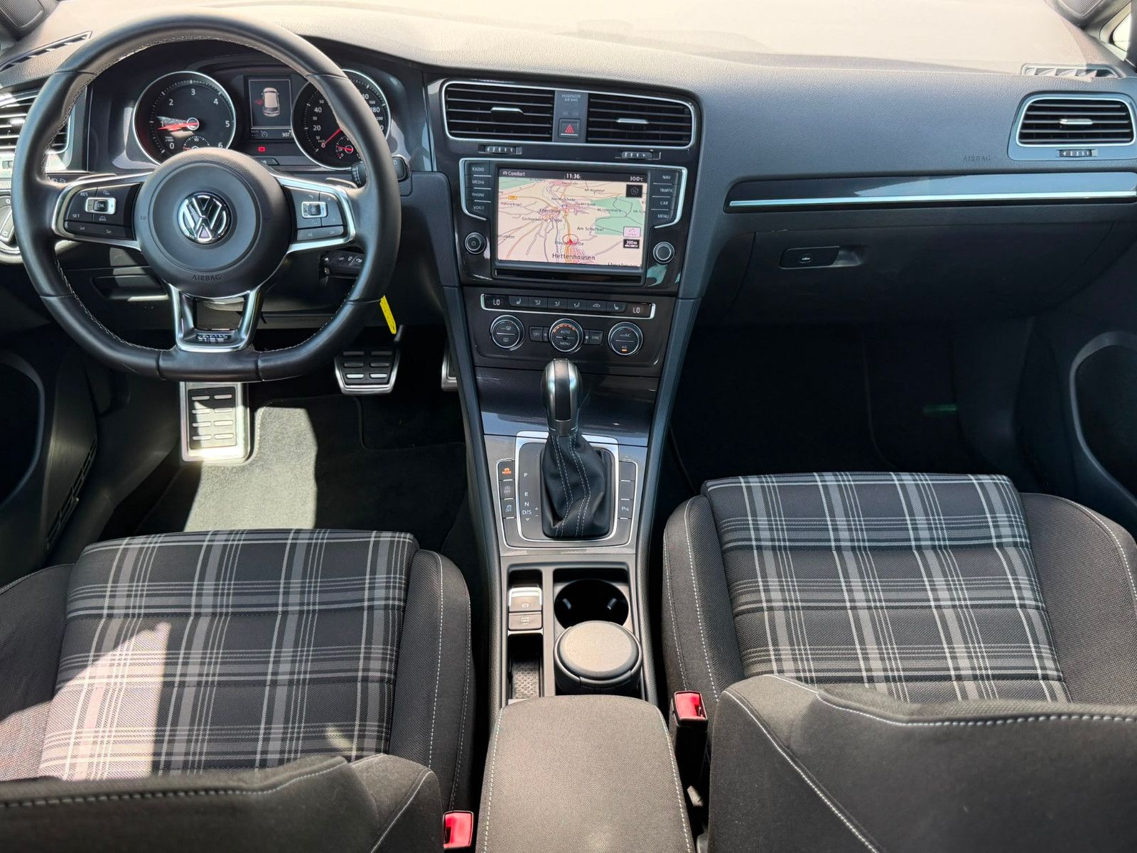 Fahrzeugabbildung Volkswagen Golf VII Lim. GTD DSG Bi-Xenon GRA Navi SHZ PDC