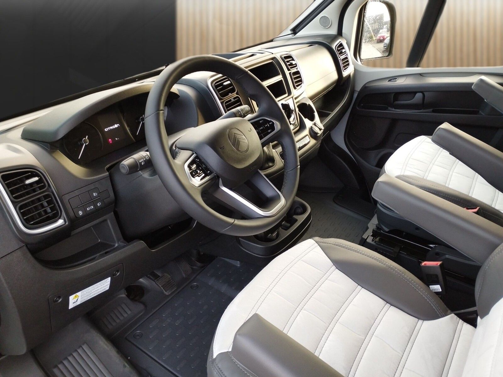 Fahrzeugabbildung Sunlight Adventure Cliff 602 Automatik, Dörr Edition, LTE