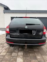 Skoda Octavia 2.0 TDI RS Combi RS - Skoda Octavia aus 2011: Combi RS