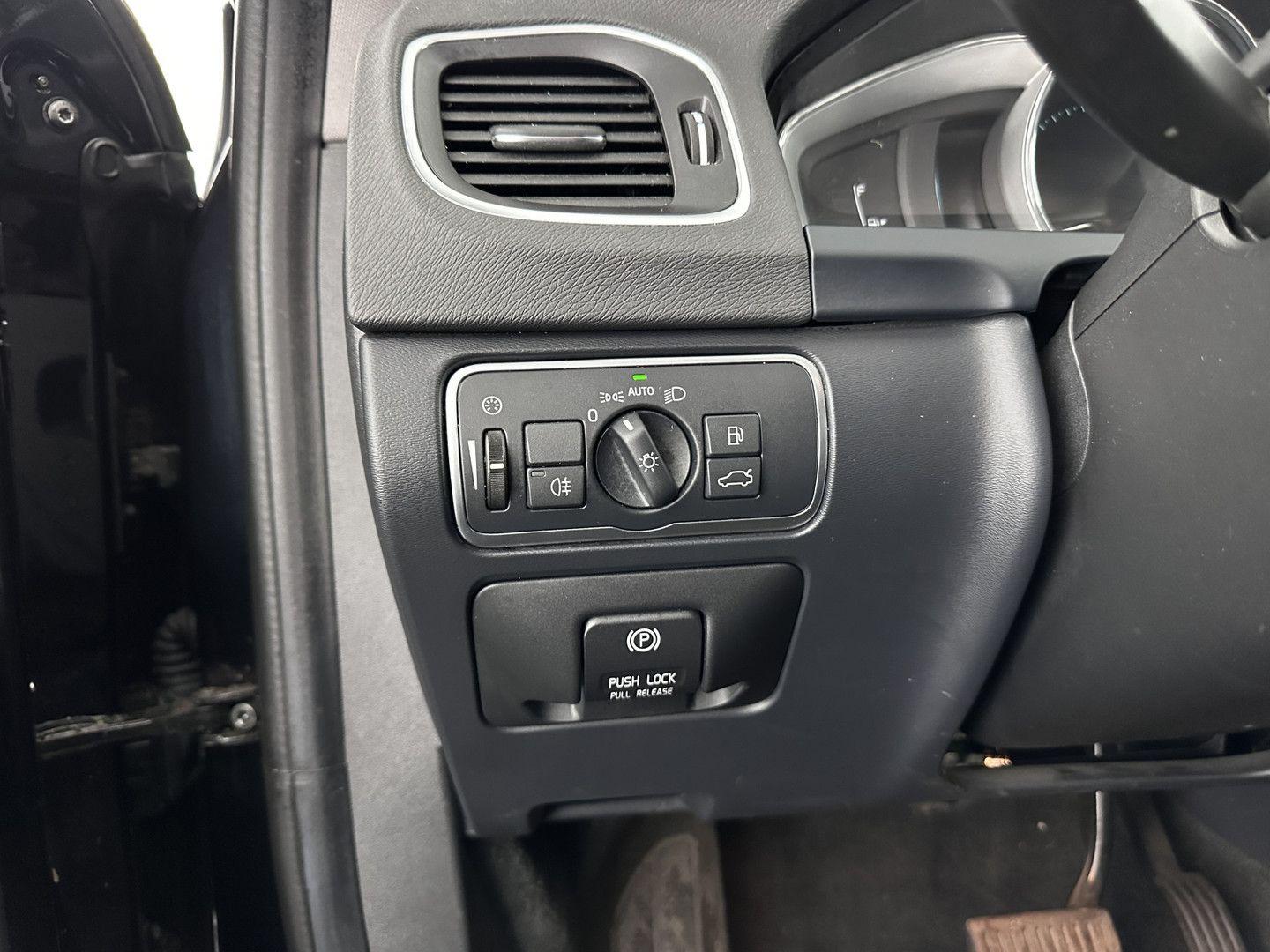 Volvo V60 2014 — photo 19