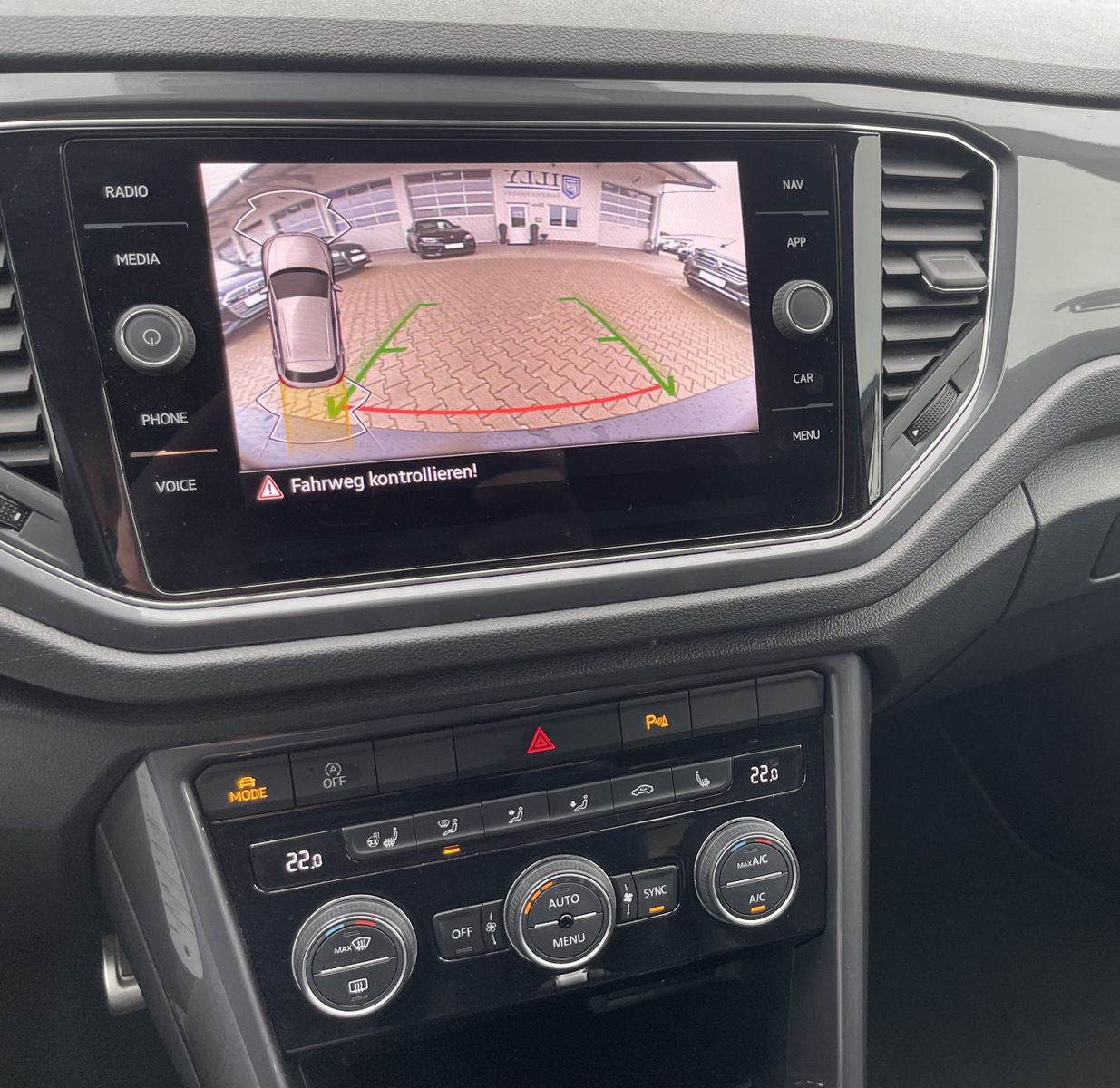 Fahrzeugabbildung Volkswagen T-Roc 2.0 TDI*Sport*LED*Cam*ACC*Navi*SHZ*
