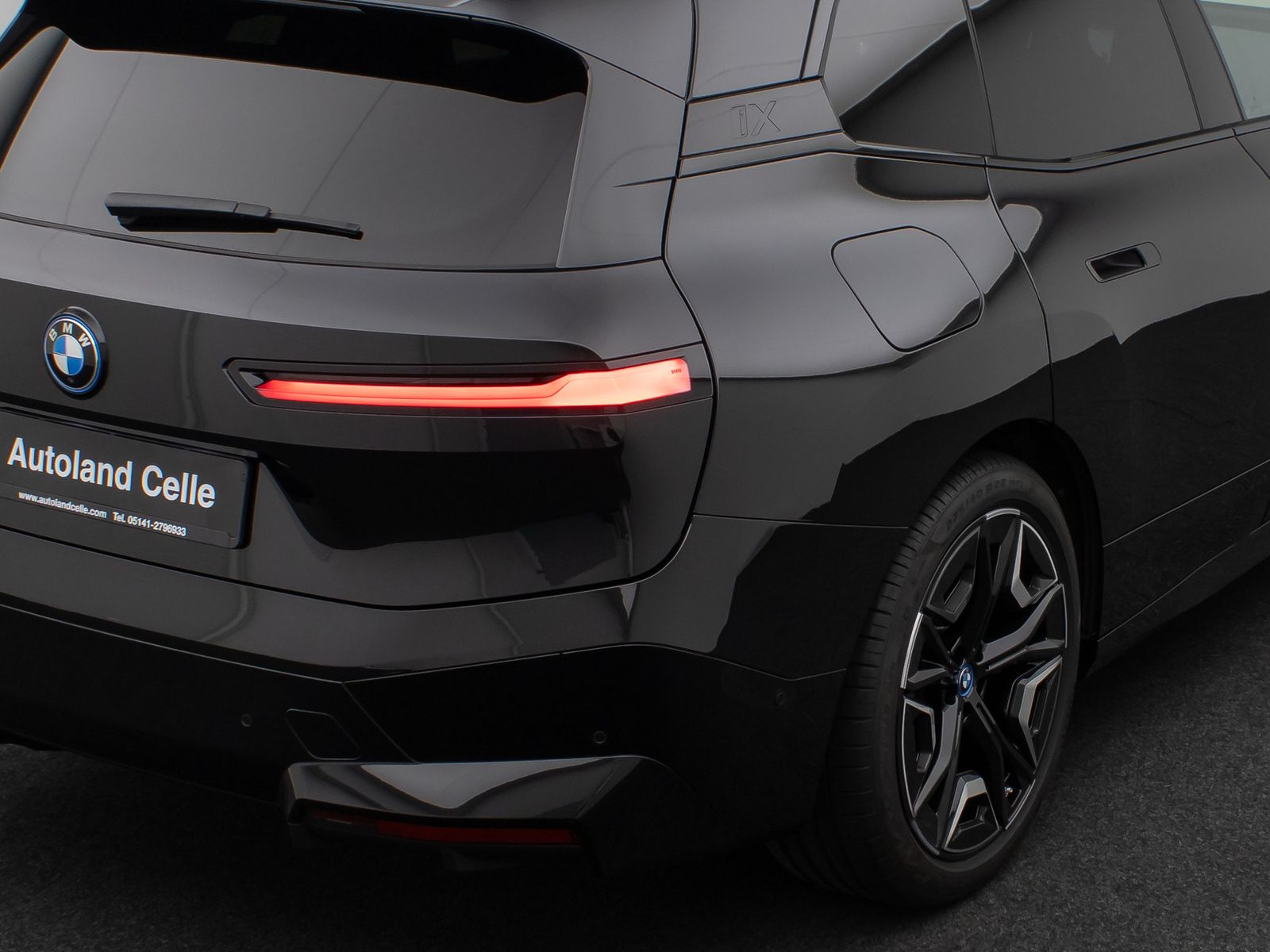 Fahrzeugabbildung BMW iX M60 Panorama 360°Laser B&W SoftCl Massage 22"