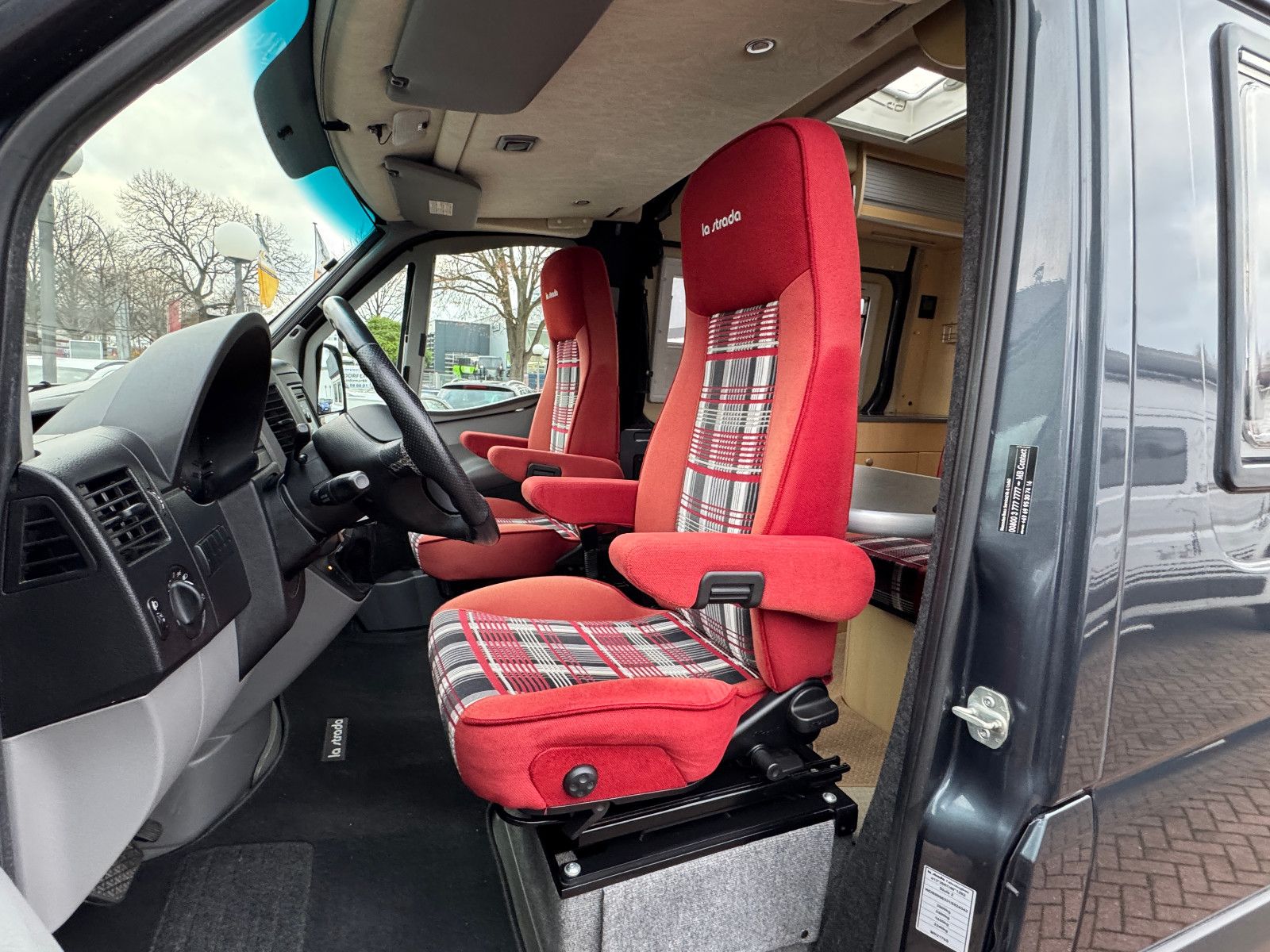 Fahrzeugabbildung La Strada REGENT S MERCEDES SPRINTER 7G-TRONIC SOLAR 1HAND