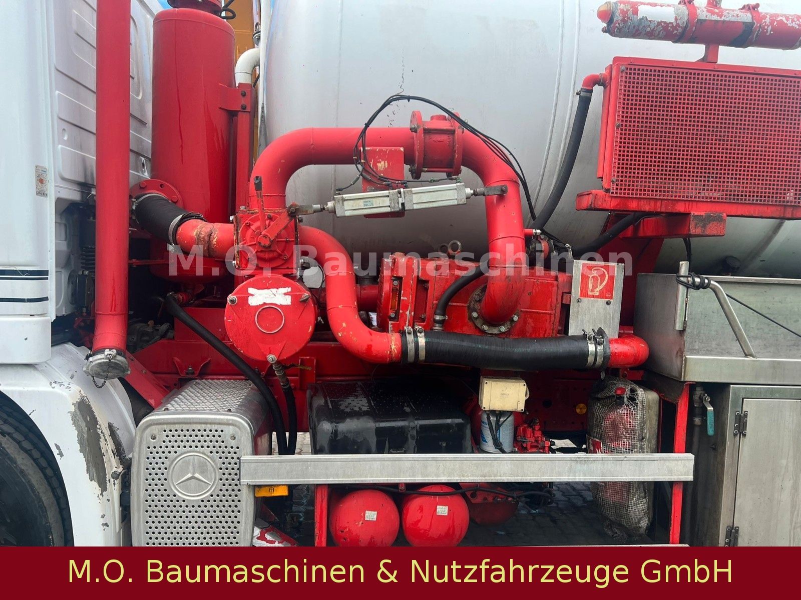 Fahrzeugabbildung Mercedes-Benz Actros 2541 / Saug & Spühlwagen Kroll /13.000L