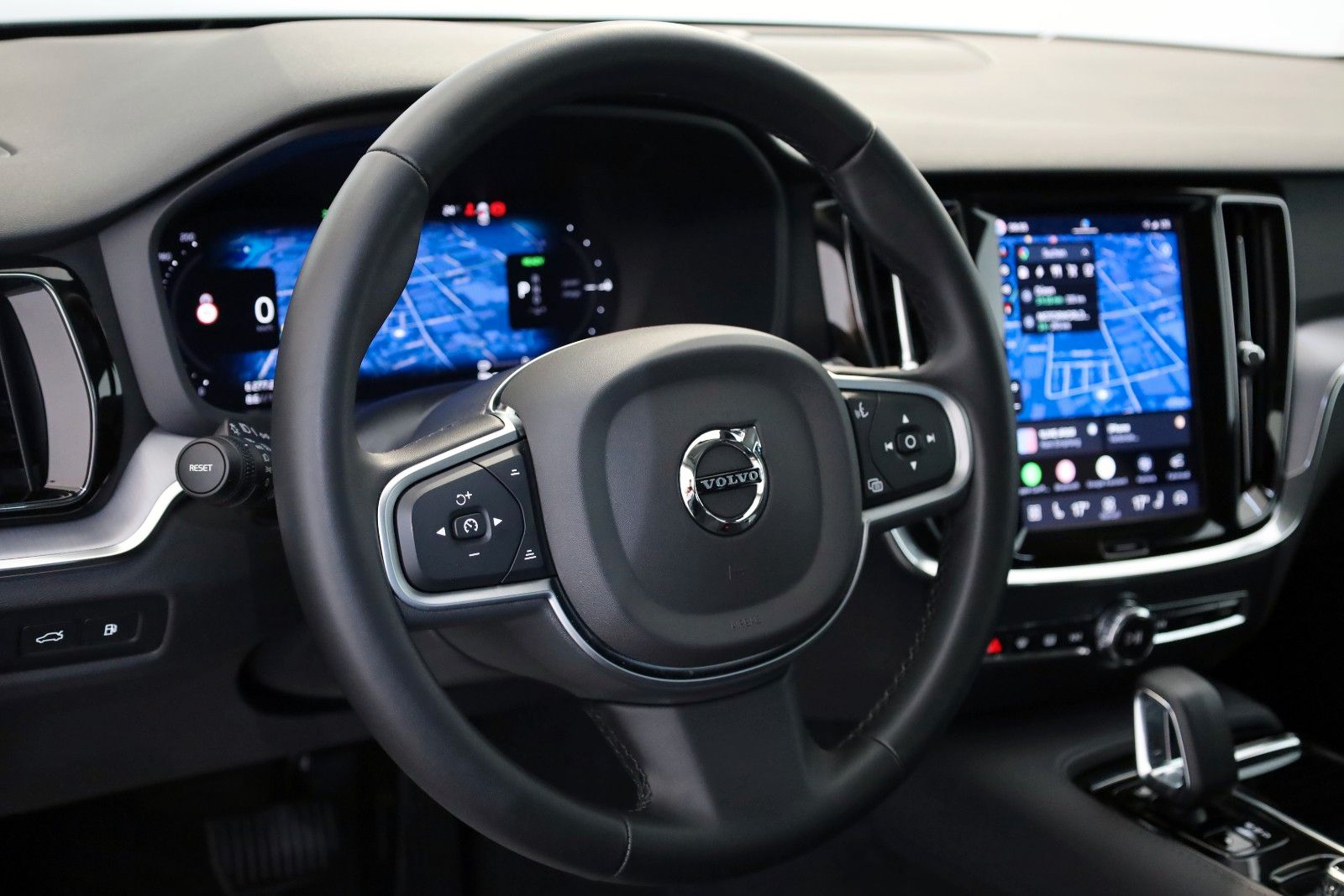 Fahrzeugabbildung Volvo V60 Core T6 Recharge AWD, Navi,Standhz.,AHK e+WR