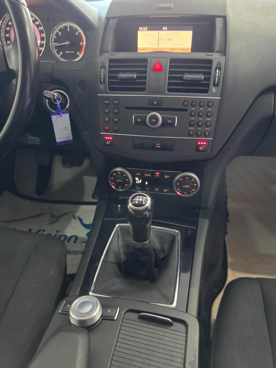 Mercedes-Benz C200 2010 — photo 14