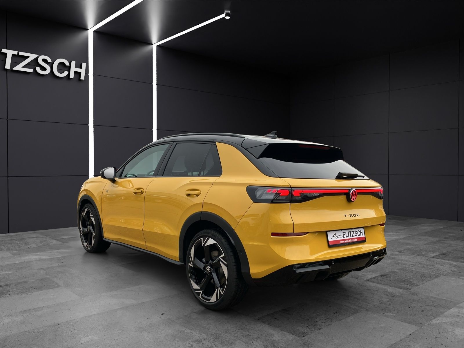 Fahrzeugabbildung Volkswagen T-Roc R-Line eTSI DSG ACC SH HuD AppConnect 360°