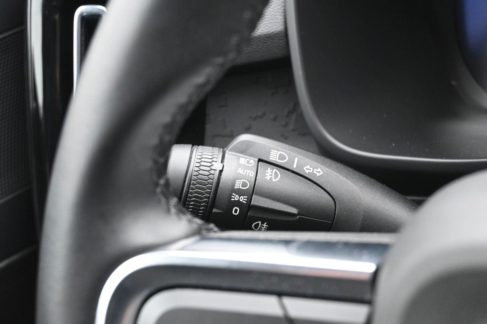 Fahrzeugabbildung Volvo XC40 Single Ext. Range Plus*LED*STHZ*CAM*BLIS