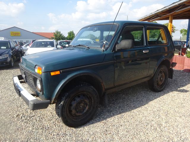 Lada Niva 1.7i 4x4 Only