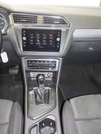 Volkswagen Tiguan - 11