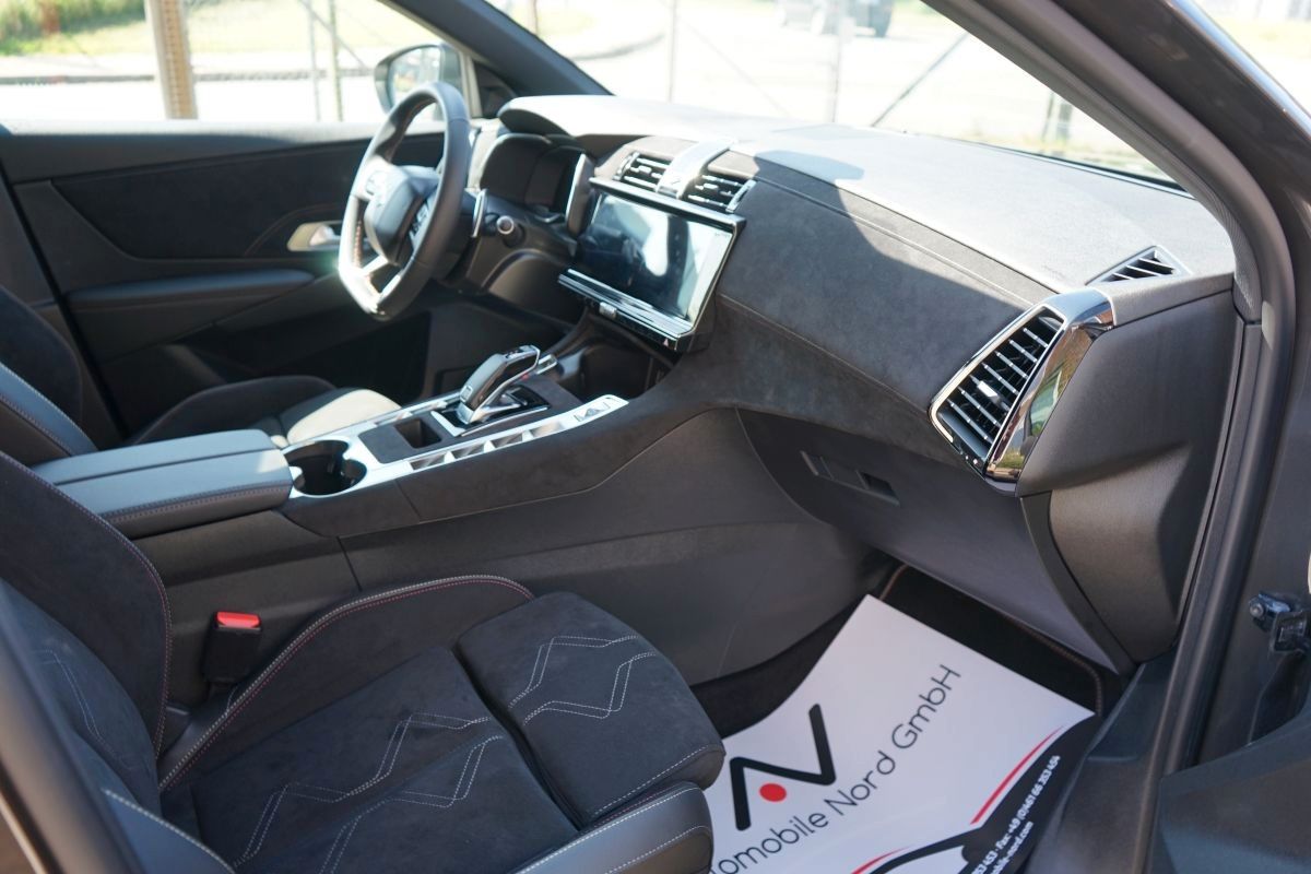 Fahrzeugabbildung DS Automobiles DS7 (Crossback) Performance Line + 360 Kamera