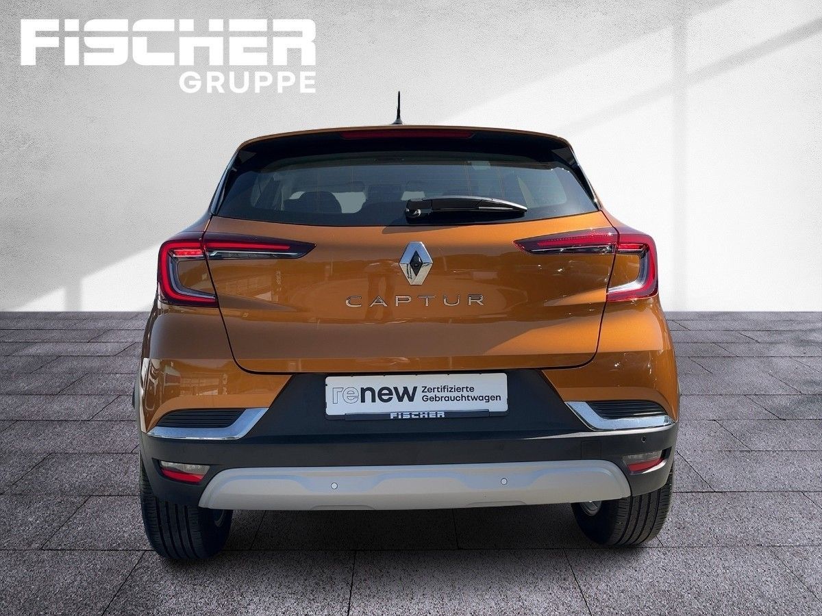 Fahrzeugabbildung Renault Captur INTENS TCe 90 - mit KI generiert/bearbeitet