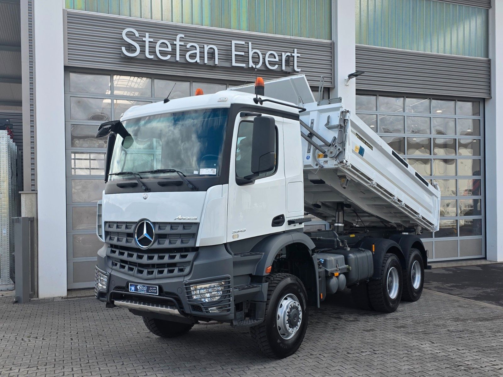 Fahrzeugabbildung Mercedes-Benz Arocs 3343 AK 6x6 Meiller