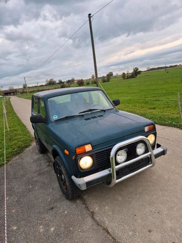 Lada Niva 4x4 Sperre Zusatzscheinwerfer Wi...