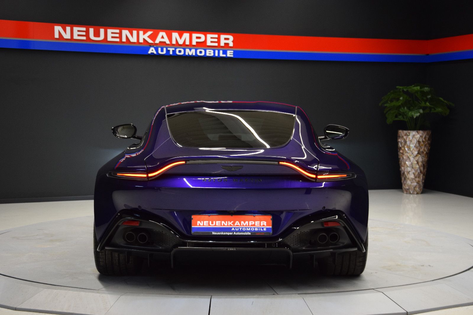 Fahrzeugabbildung Aston Martin V8 Vantage 4.0 V8 02/2027 Garantie