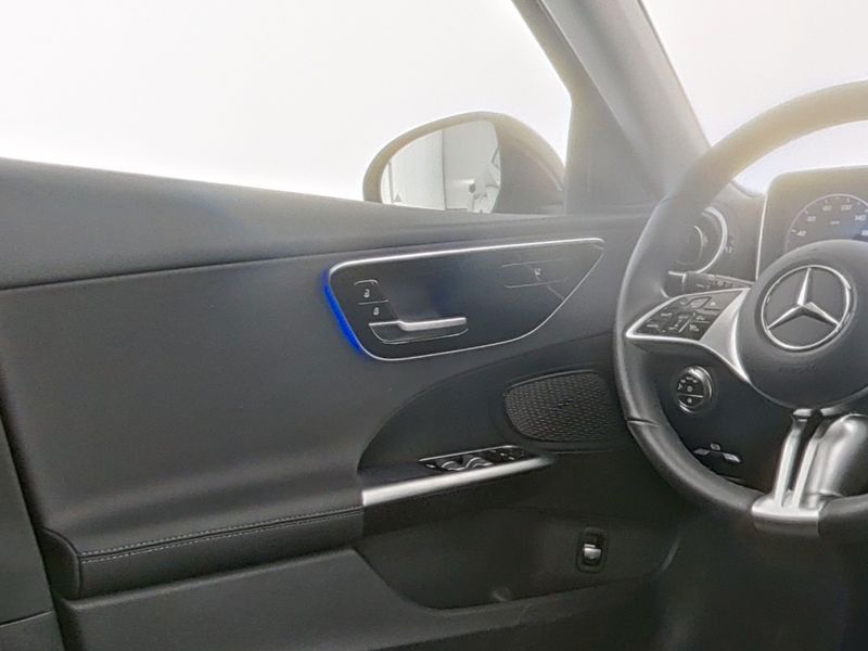 Fahrzeugabbildung Mercedes-Benz C 180 T Avantgarde AHK+TOTW+R-Kamera+DAB