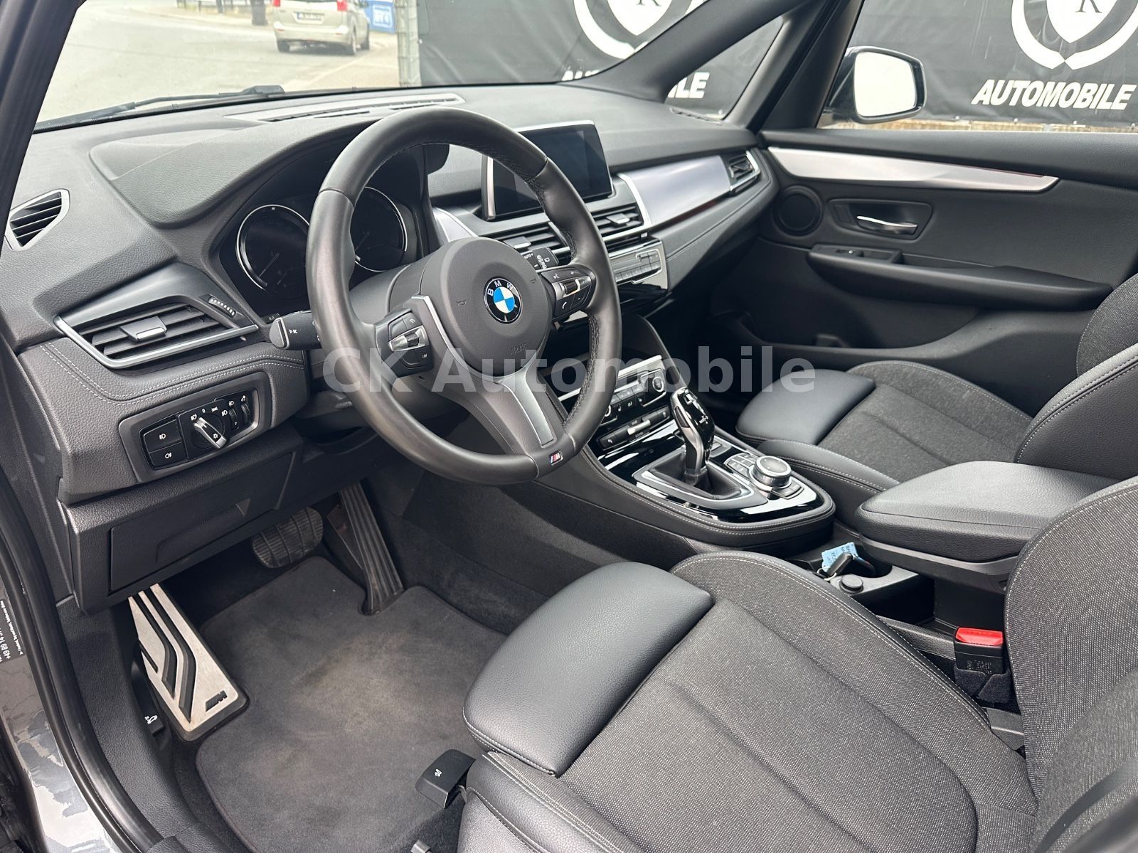 Fahrzeugabbildung BMW 218dxDrive Active Tourer M-Sport/Shadow-Line/LED