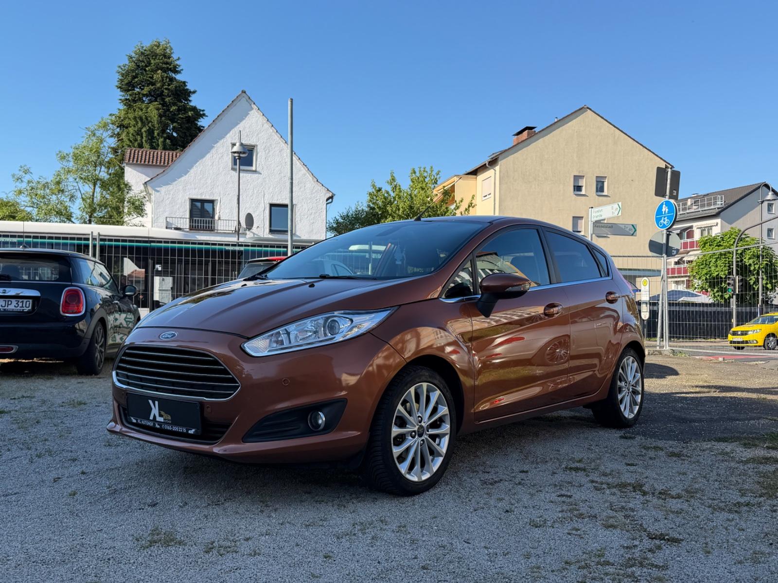 Ford Fiesta Titanium/SHZ/AHK/PDC/START STOP/ALLES NEU