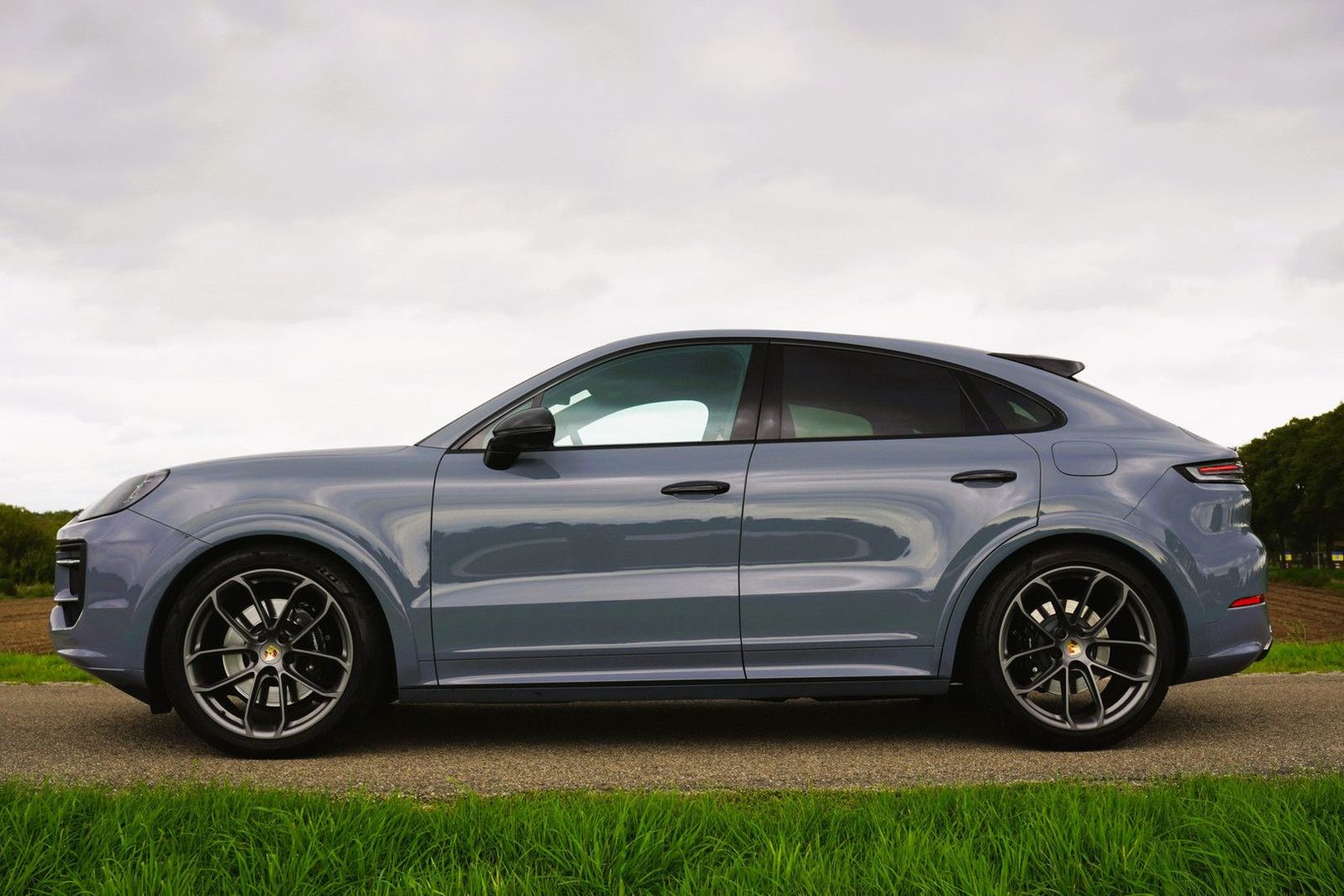 Porsche Cayenne Coupé 3.0 E-Hybrid / BTW / Light Weight imagem 3