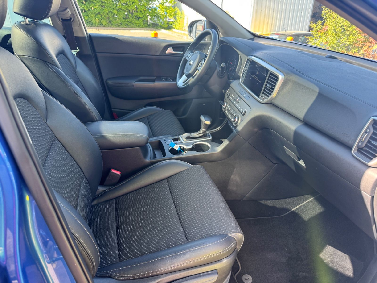 Fahrzeugabbildung Kia Sportage 1.6 CRDi Black Edition Panorama+LED+JBL