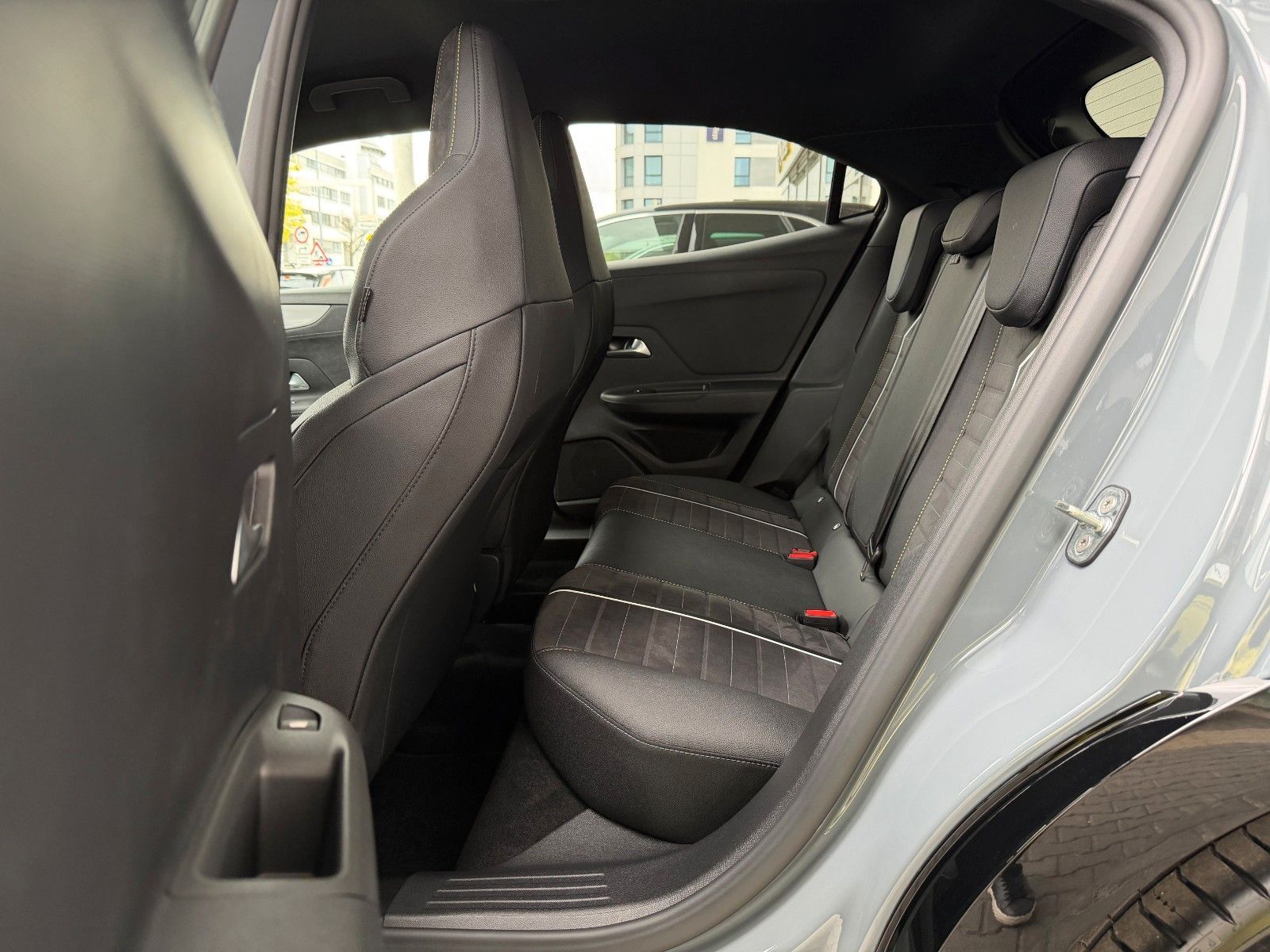 Fahrzeugabbildung Opel Mokka e GSE Kamera,LED,Matrix,Navi,SHZ,Keyless