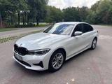 BMW 330e Advantage Automatik Advantage - mit Hybrid-Antrieb: Auto