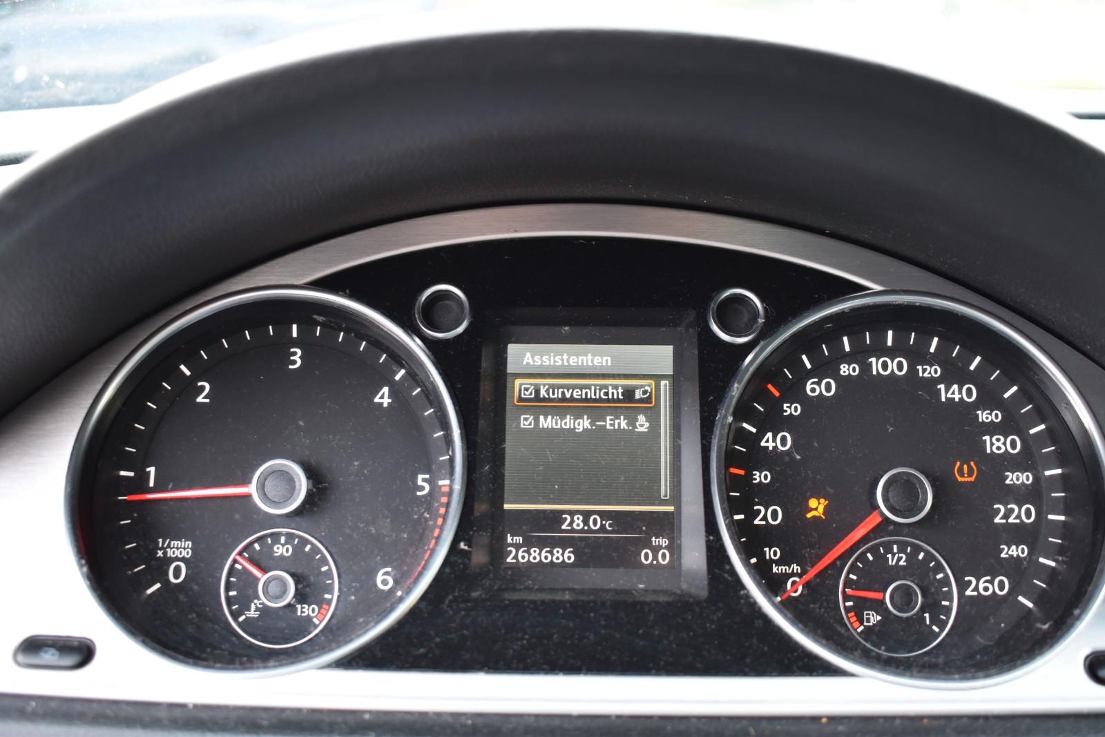 Volkswagen Passat 2011 — photo 10