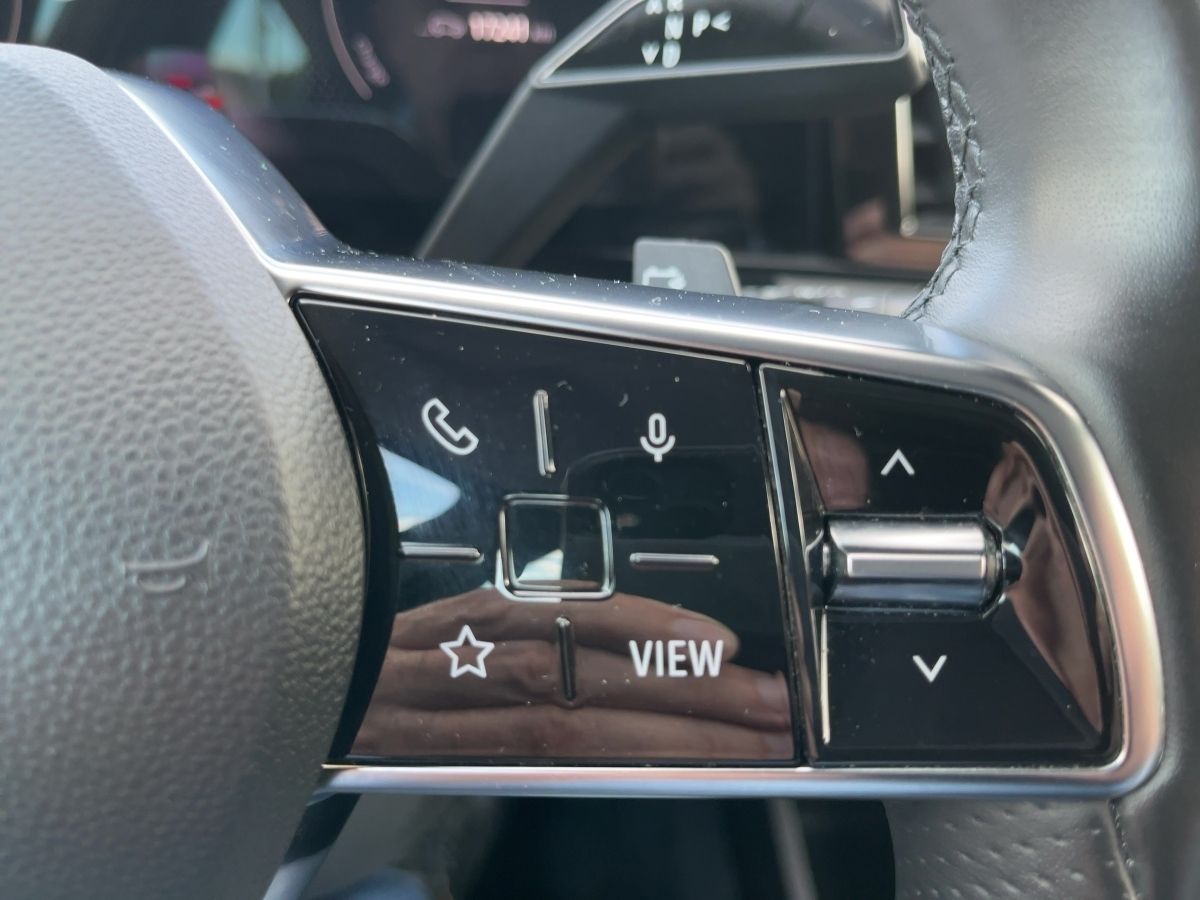 Fahrzeugabbildung Renault Megane E-TECH 130 EV40 CCS Kamera boost charge - mit KI generiert/bearbeitet