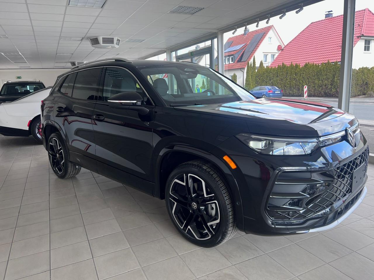 Volkswagen 2026 Tayron R-Line 195 -  4Motion*