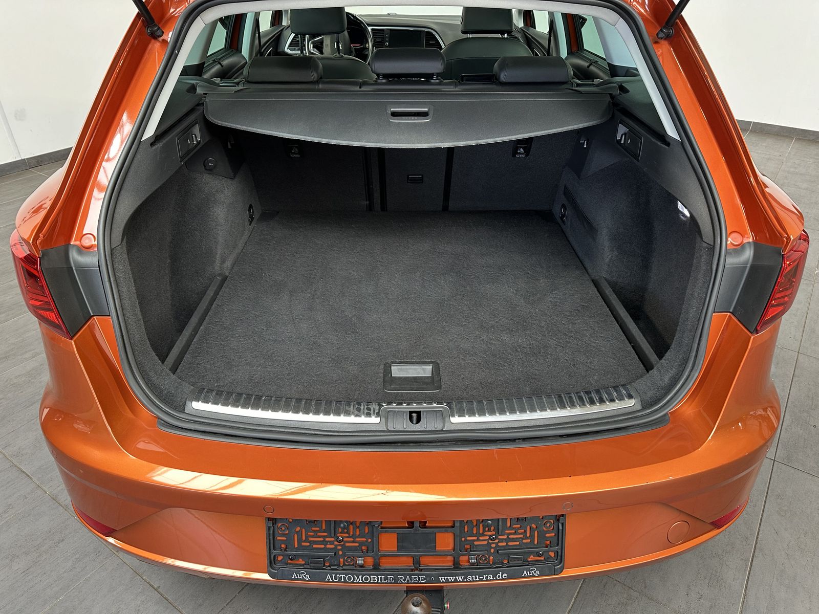 Fahrzeugabbildung SEAT Leon ST 2.0 TSI Xcellence NAV+LED+PANO+KAM+AHK+V