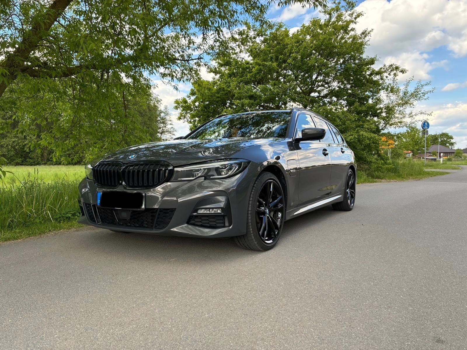 BMW 330e xDrive Touring M Sport Pro A. M Sport