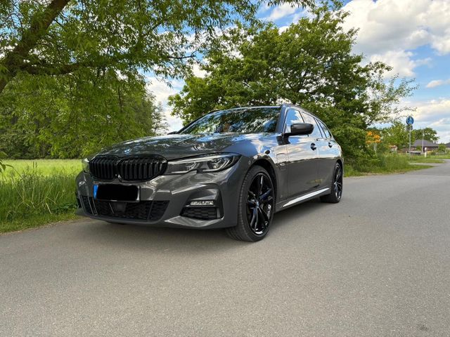 BMW 330e xDrive Touring M Sport Pro A. M Sport