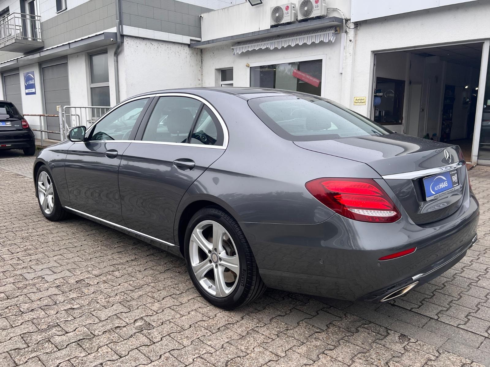 Mercedes-Benz E 400 4Matic*Multibeam LED *Leder*1.Hand*R-Cam*