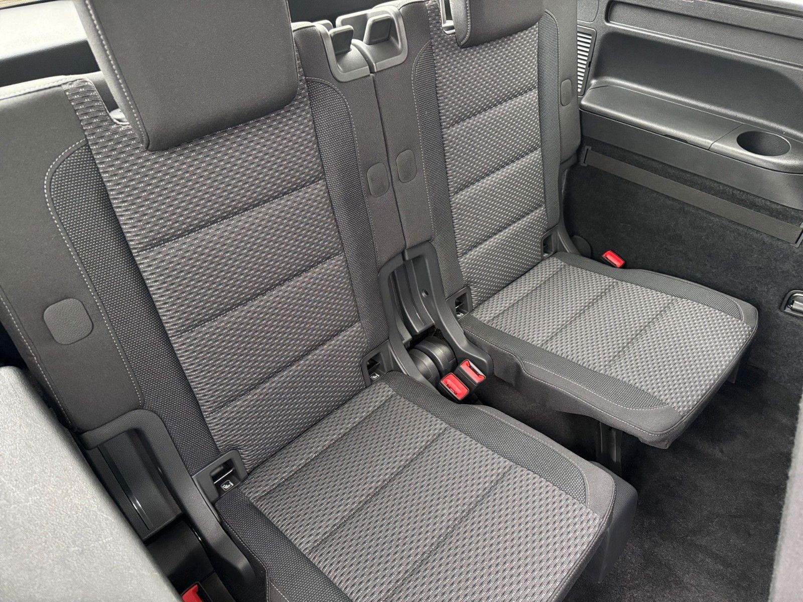 Fahrzeugabbildung Volkswagen Touran 1.5TSI Comfortline R-Line BMT/Start-Stopp