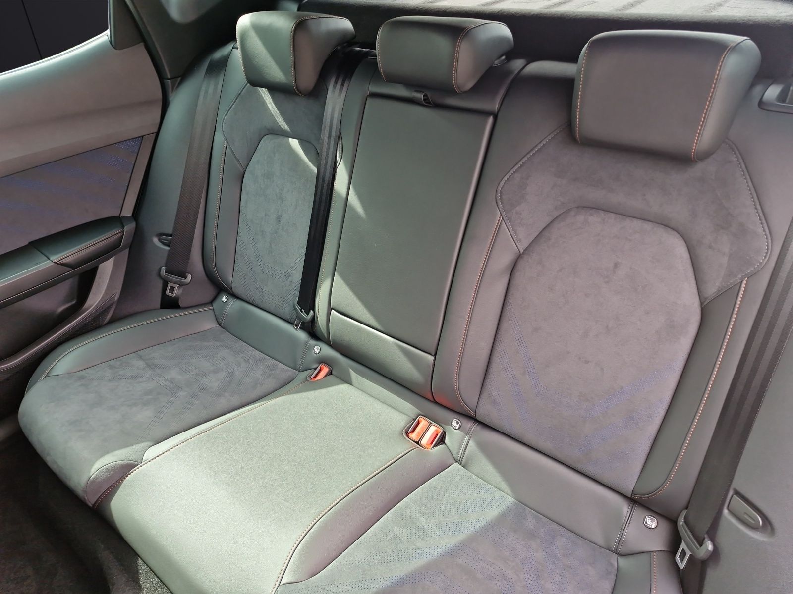 Fahrzeugabbildung CUPRA Formentor VZ Tribe Edition 2.0 TSI 4Drive DSG AK